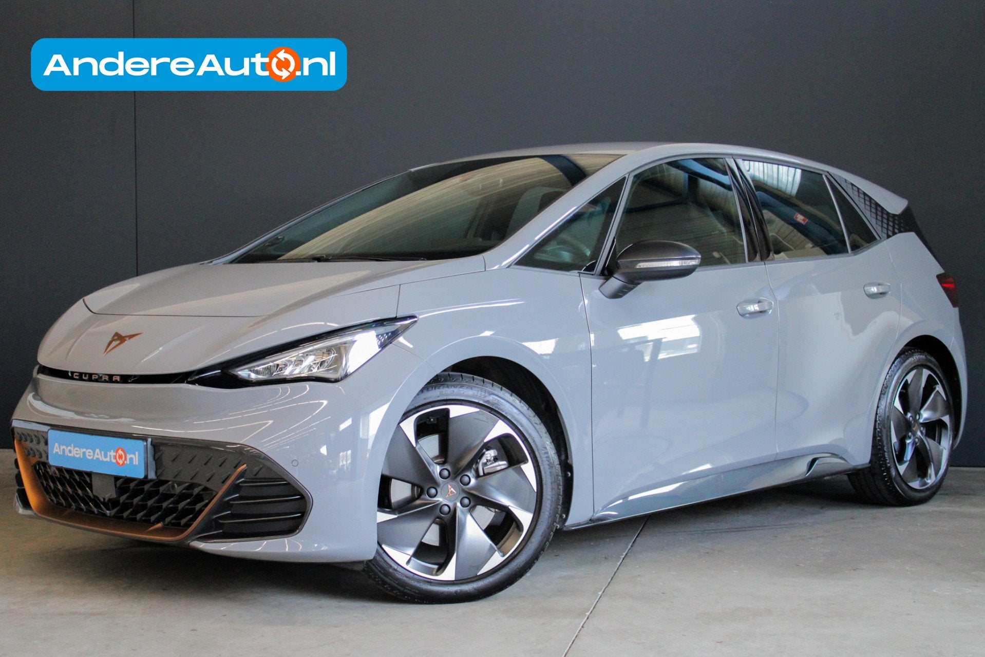 CUPRA Born E-Boost 63 kWh 231pk |BTW|stuurverwarming|parkeer, Auto's, Automaat, Gebruikt, Zwart, 63 kWh