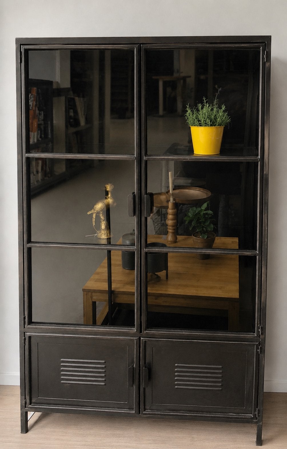 Zwarte metalen kast met glazen deuren - 167x99x40,5 cm, Ophalen, Gebruikt, 50 tot 100 cm, Metaal