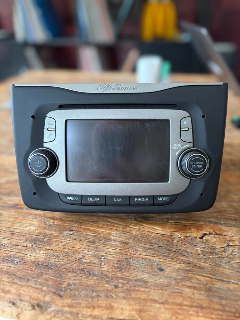 Alfa Romeo MiTo 955 VP2 - radio/navigatie, Ophalen, Gebruikt