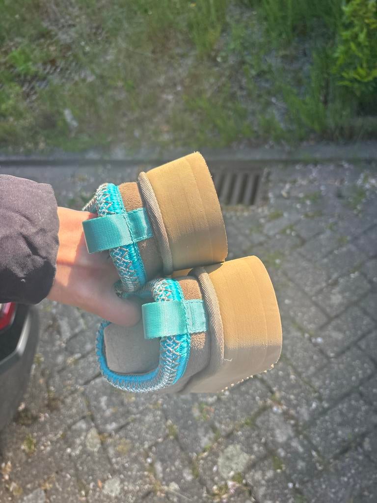 UGG Tasman - Zo goed als nieuw, Ophalen of Verzenden, Zo goed als nieuw, Bruin, Pantoffels of Sloffen