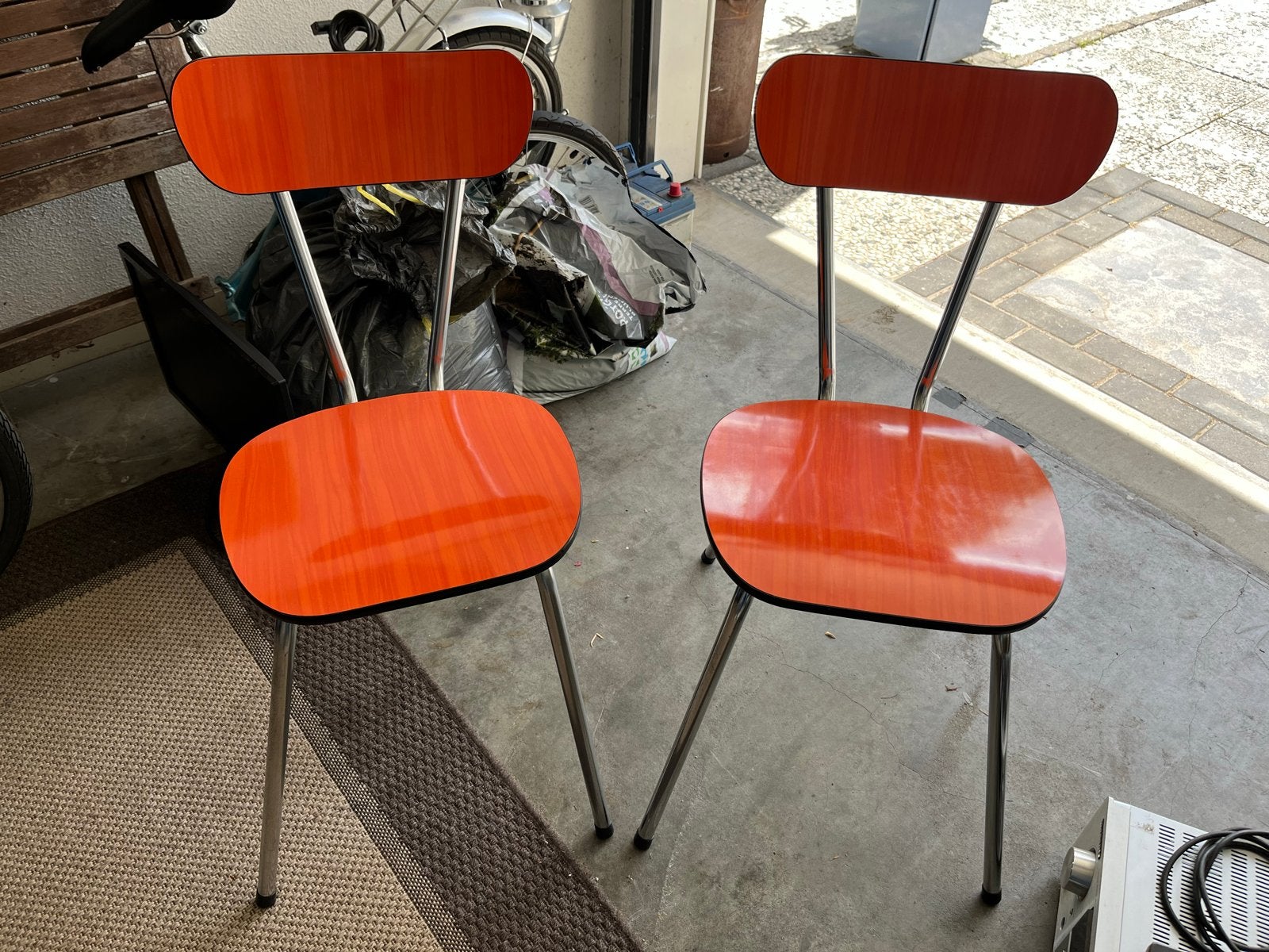 2 vintage formica stoelen oranje, Ophalen