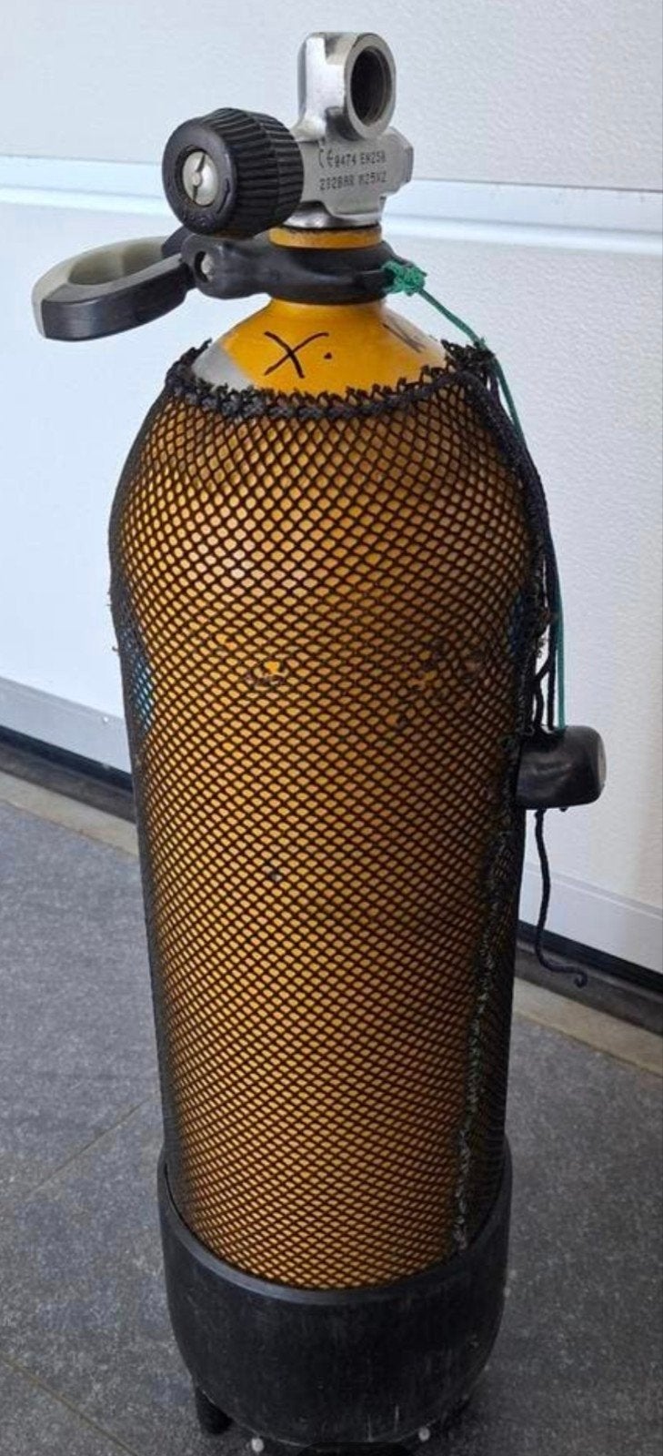Stalen duikfles. 10 ltr. Met DIN-aansluiting. M25 - 200bar, Watersport en Boten, Duiken, Ophalen of Verzenden, Duikfles