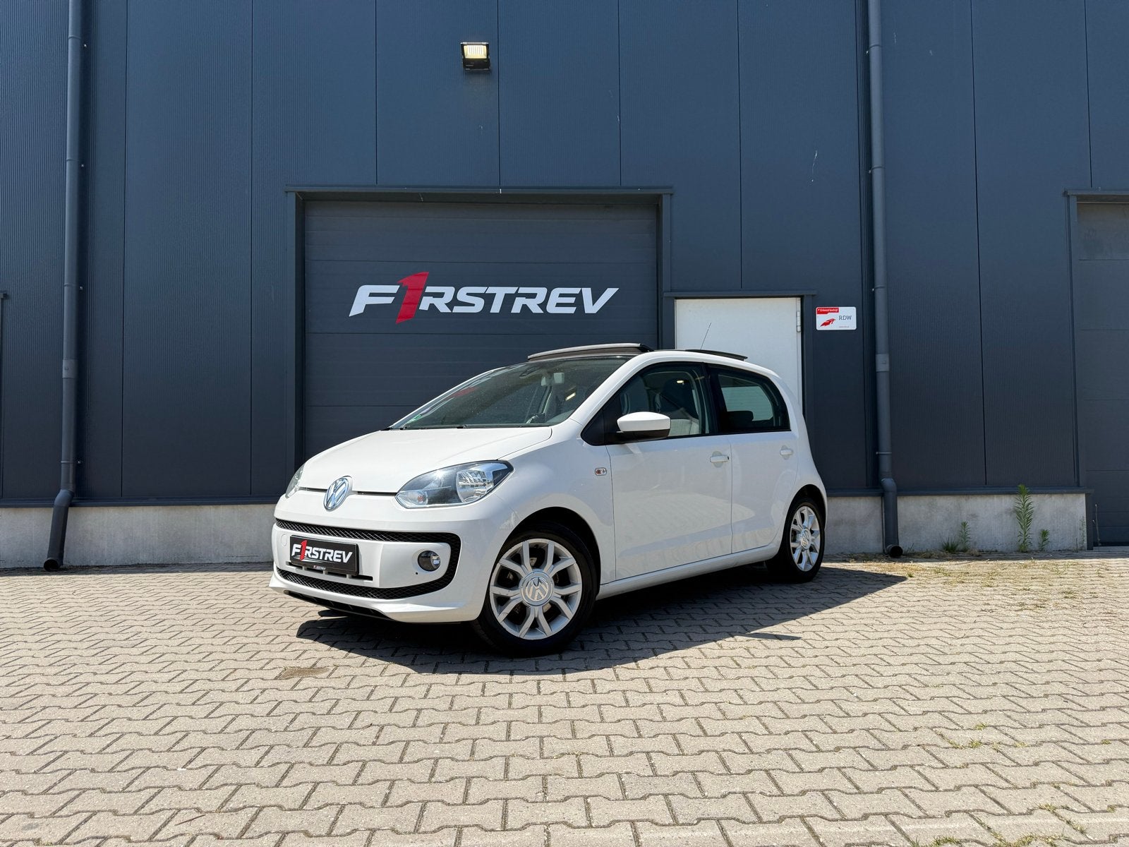 Volkswagen High Up! VOL! panoramadak, parkeersensor, 5 deurs, Auto's, Voorwielaandrijving, Euro 5, Stof, Wit