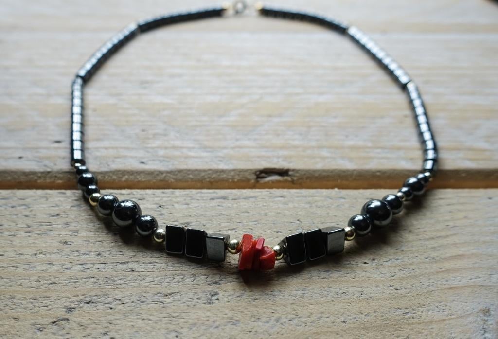 korte antraciet grijze glimmende hals ketting van steentjes, Sieraden, Tassen en Uiterlijk, Kettingen, Ophalen of Verzenden, Zo goed als nieuw