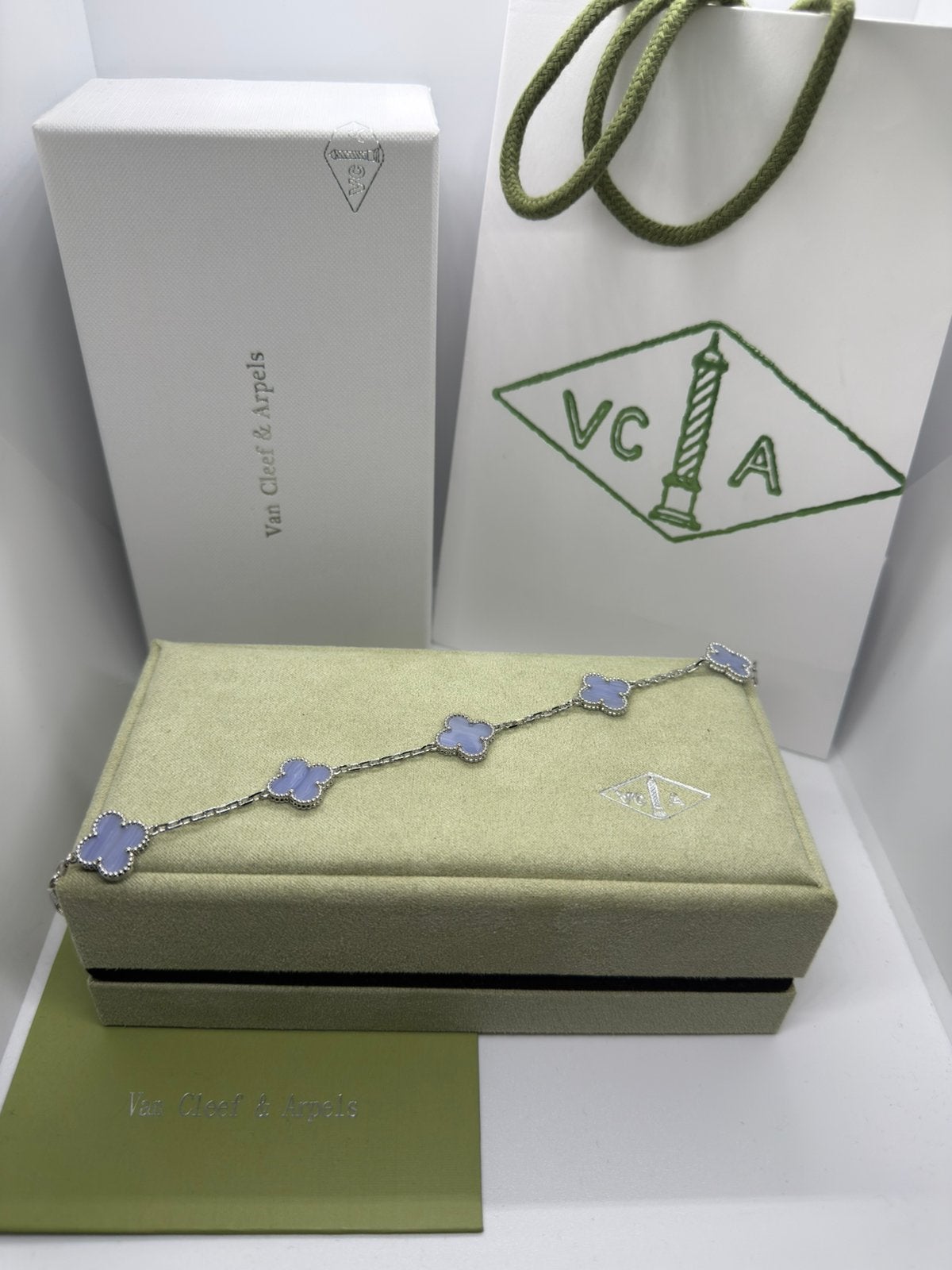Van Cleef & Arpels Armband - Lichtblauw, Ophalen of Verzenden, Zo goed als nieuw, Goud
