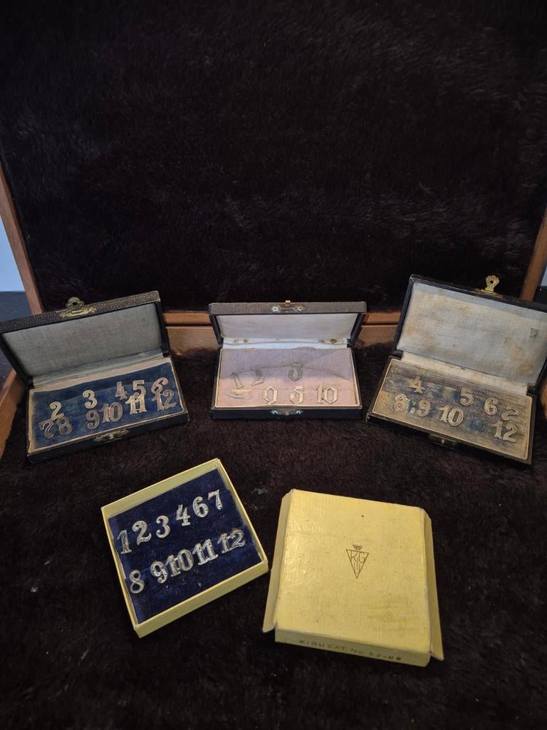 Antieke tafelletters van alpaca zilver in originele doosjes, Antiek en Kunst, Ophalen of Verzenden