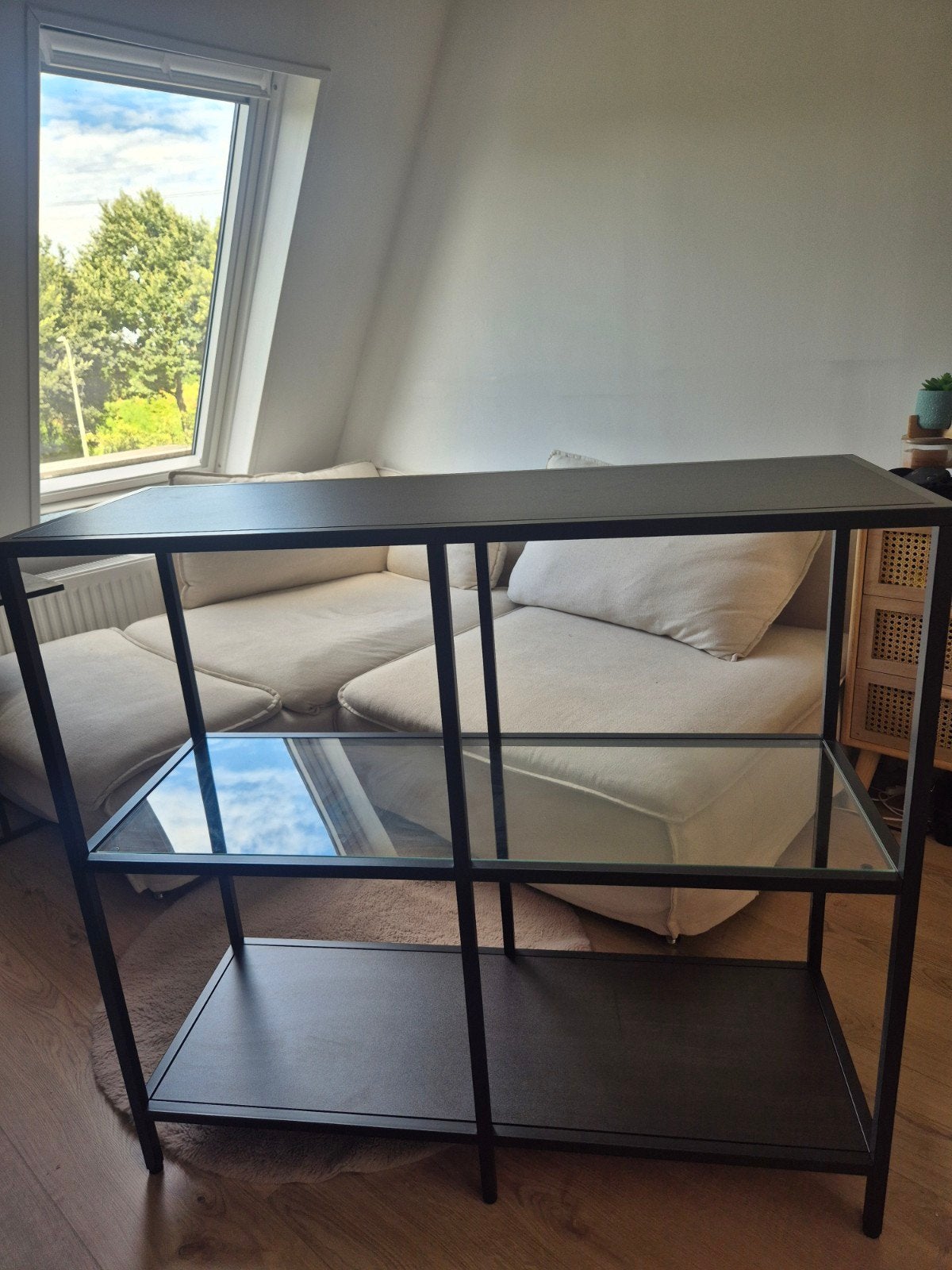 IKEA VITTSJÖ Vitrinekast/Stellingkast/tv meubel - Bruin Zwar, Huis en Inrichting, Ophalen, Met plank(en), Gebruikt, 50 tot 100 cm