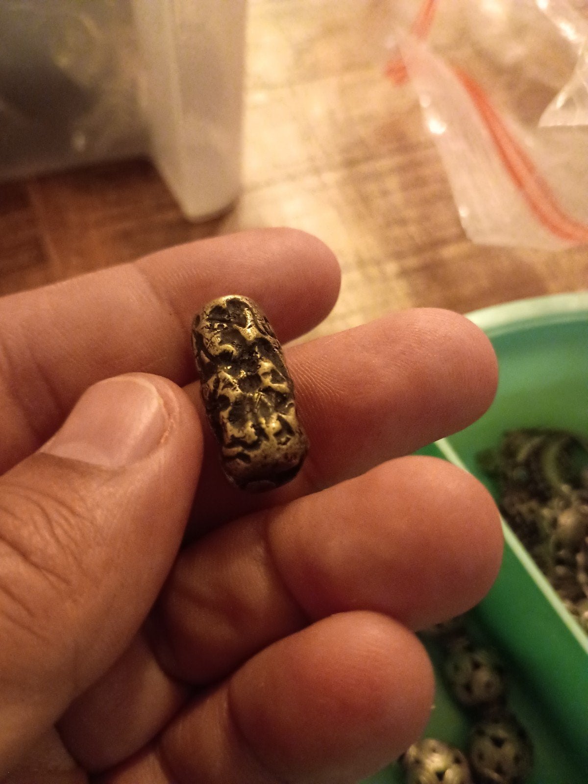 Gouden bedel in de vorm van een pinda, Overige merken, Gebruikt, Ophalen of Verzenden, 1 bedel