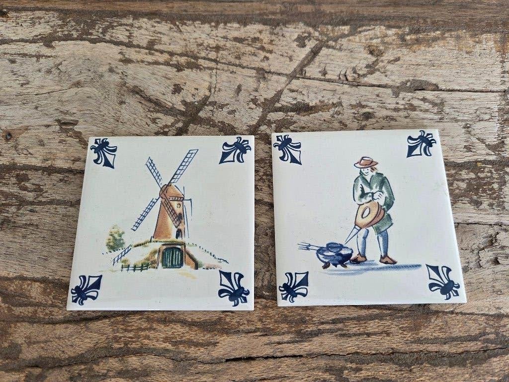 2 vintage KLM Airlines Delft tegeltjes, Ophalen of Verzenden, Zo goed als nieuw, Overige typen