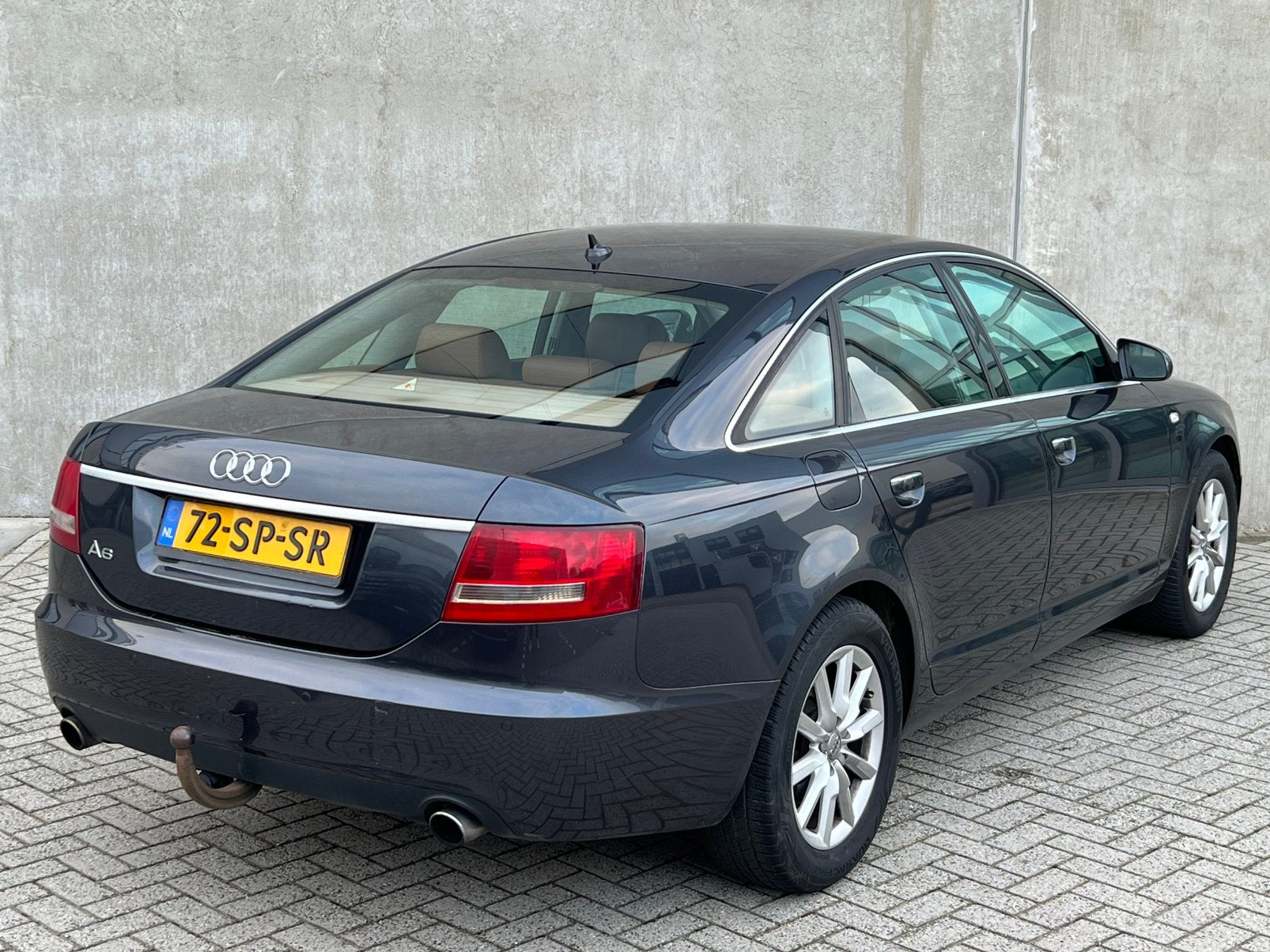 Grijze Nette Audi A6 2.4 V6 FSI 177PK Sedan/NieuweAPK/Leer!, Auto's, Dealer onderhouden, Zilver of Grijs, A6, 750 kg