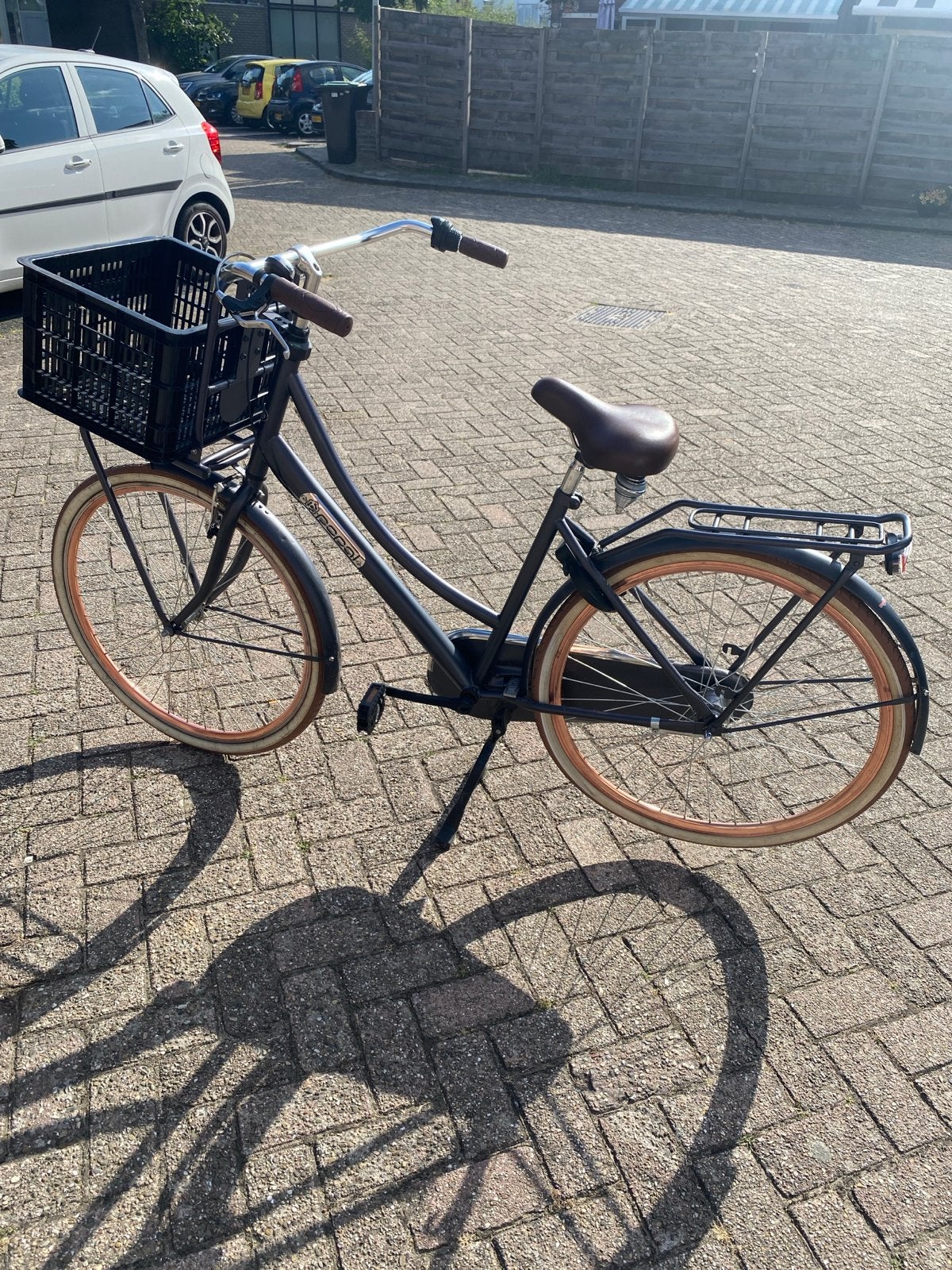 Damesfiets met mandje - Achterband kapot, rest goed!, Fietsen en Brommers, Fietsen | Dames | Damesfietsen, Terugtraprem, Versnellingen