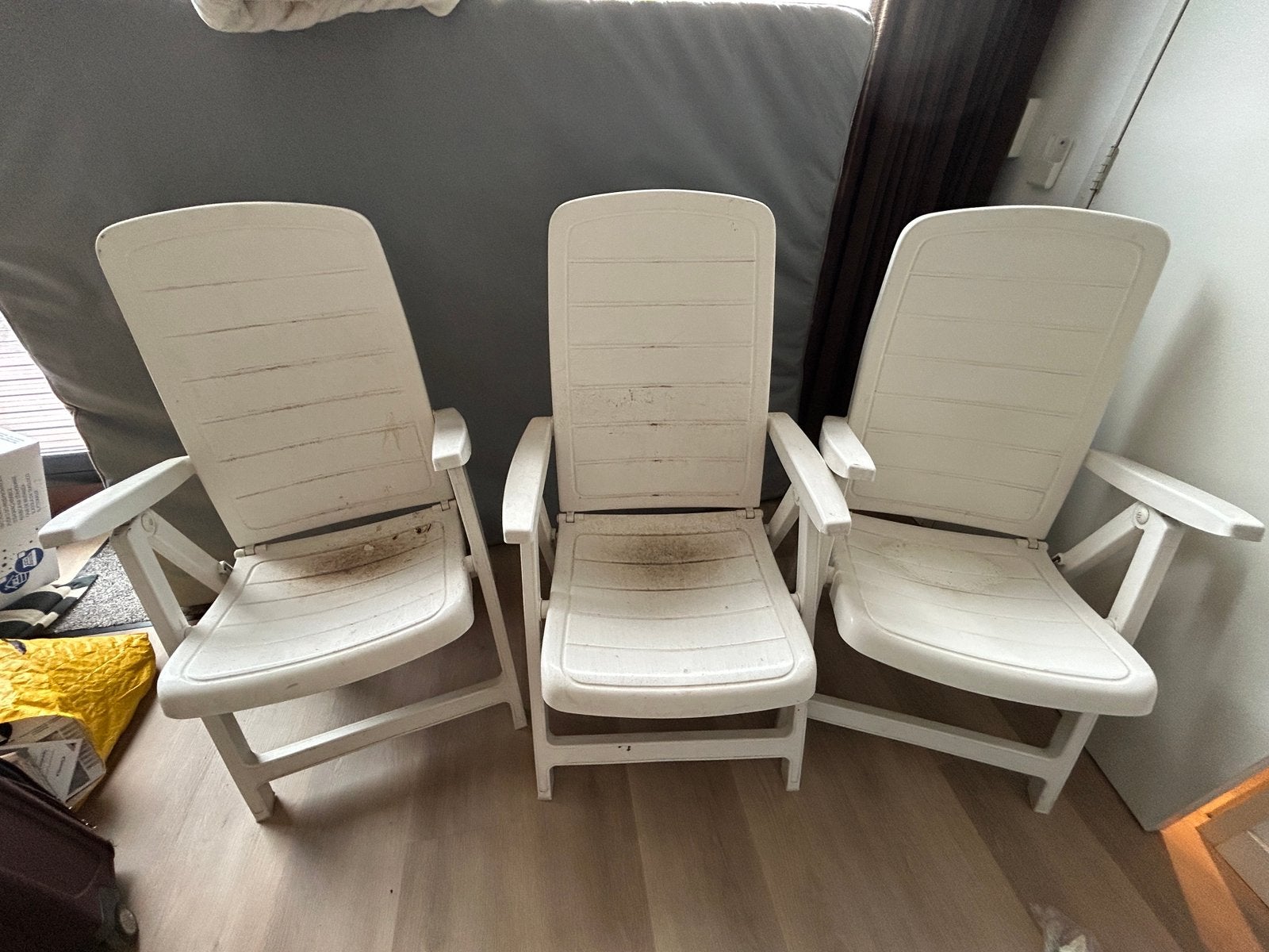 Witte klapstoelen 3 = €40 1 = €20, Ophalen, Gebruikt