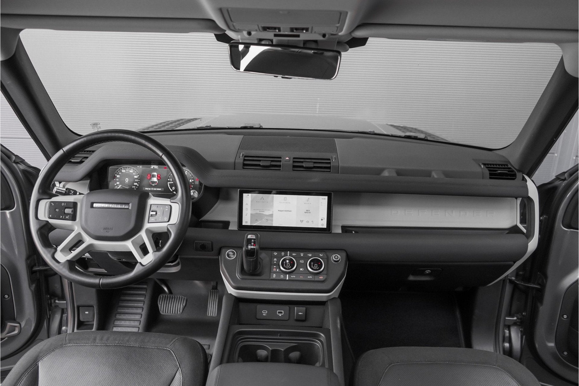 Land Rover Defender 110 2.0 D240 110 HSE 7-Pers Pano Trekhaa, Gebruikt, 4 cilinders, Diesel, Vierwielaandrijving