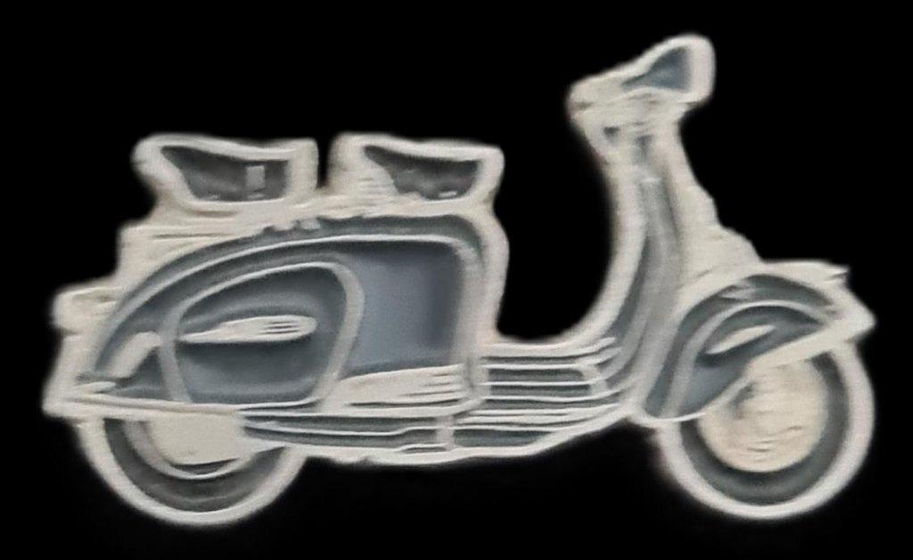 Iso scooter pin- lichtgrijs gelakt, Verzenden, Nieuw, Transport, Speldje of Pin