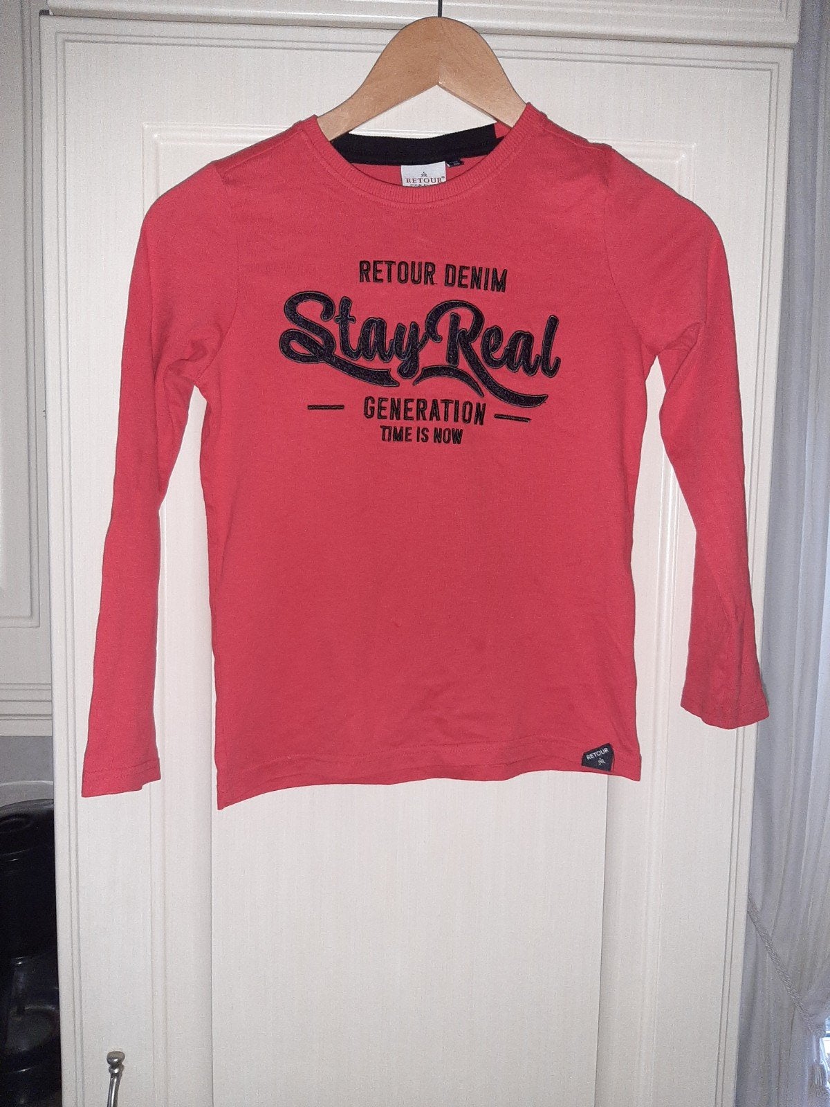 Nieuwstaat mooi rood retour trui shirt 8 128, Kinderen en Baby's, Kinderkleding | Maat 128, Nieuw, Ophalen of Verzenden, Shirt of Longsleeve