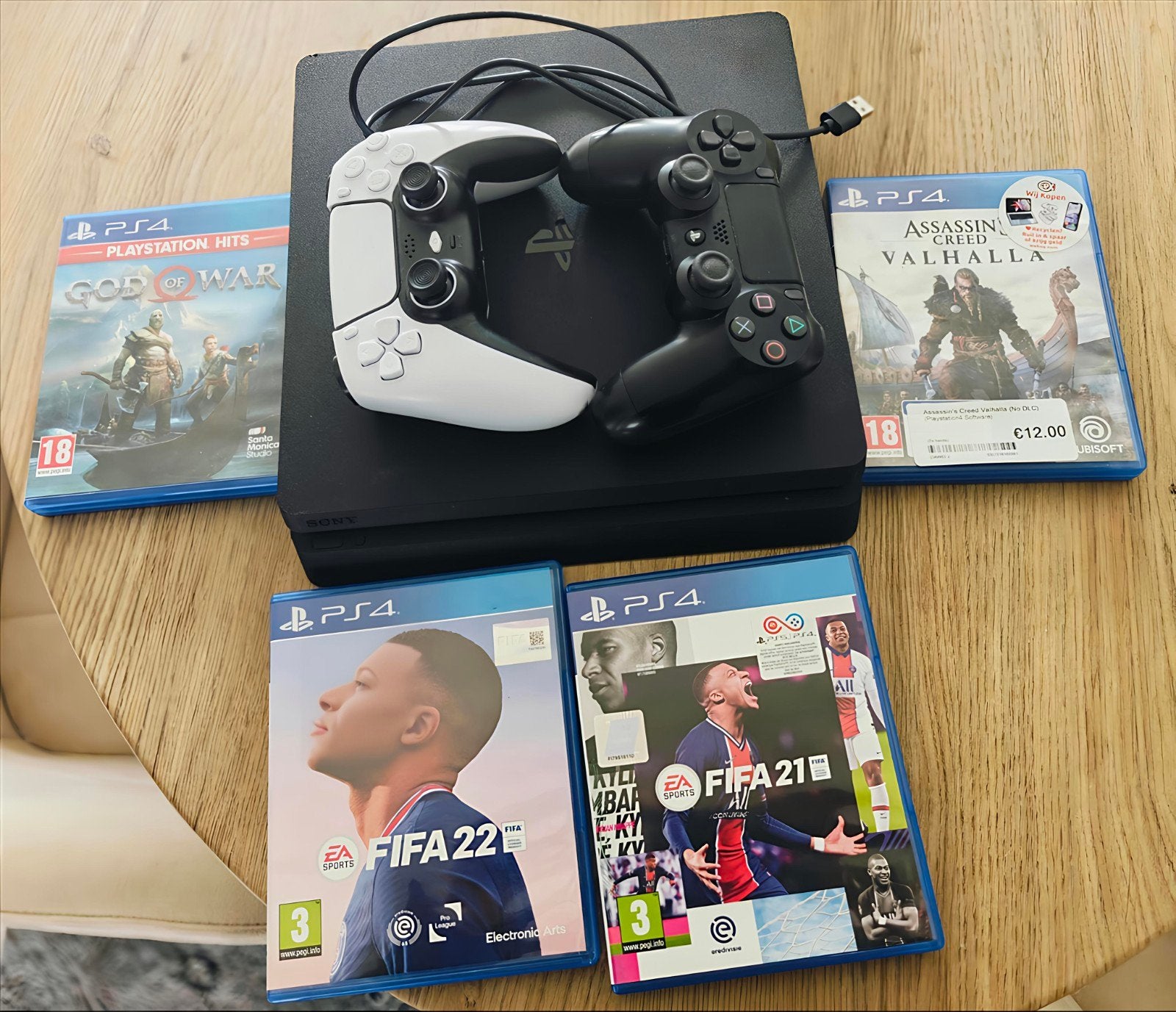 Sony PlayStation 4 Slim Jet Black met games en 2 controllers, Spelcomputers en Games, Spelcomputers | Sony PlayStation 4, Zo goed als nieuw