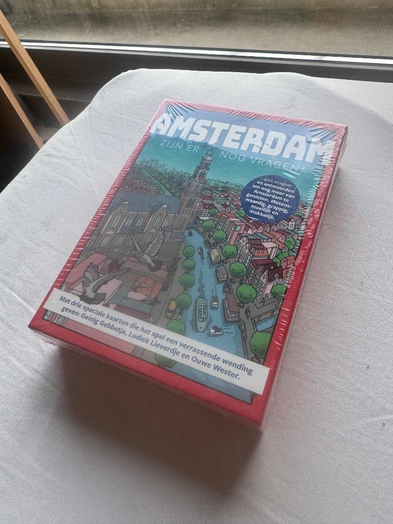 Amsterdam – Zijn er nog vragen? | NIEUW & SEALED |, Ophalen of Verzenden, Nieuw