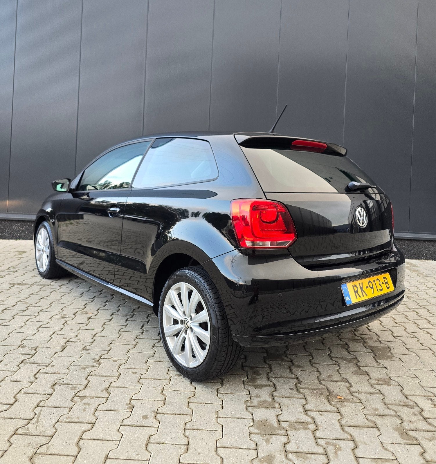 Foto 3 van Volkswagen Polo 1.2 | P.sensoren | Cruise | Nw Apk | StoelVw