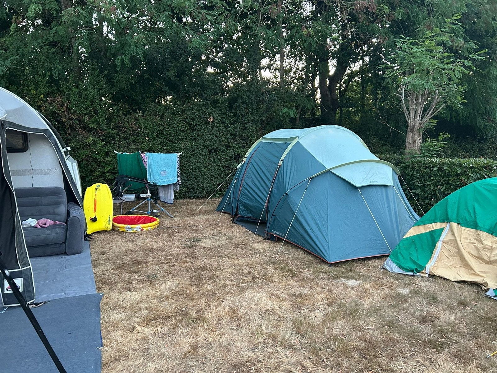 Nette en ruime 4-persoons tent - Quechua Arpenaz 4.2, Ophalen, Gebruikt, Tot en met 4