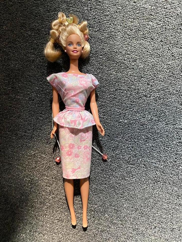 Leuke Barbiepop. Heel apart. Uit 1998., Verzamelen, Poppen, Ophalen of Verzenden, Zo goed als nieuw, Pop
