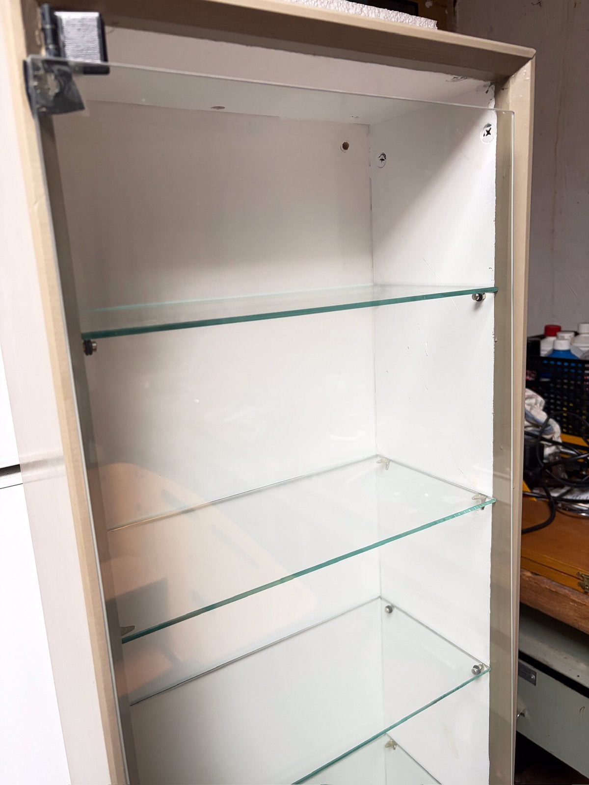Vitrinekast met glazen deur en glazen plankjes, Ophalen, Gebruikt, 50 tot 100 cm, 150 tot 200 cm
