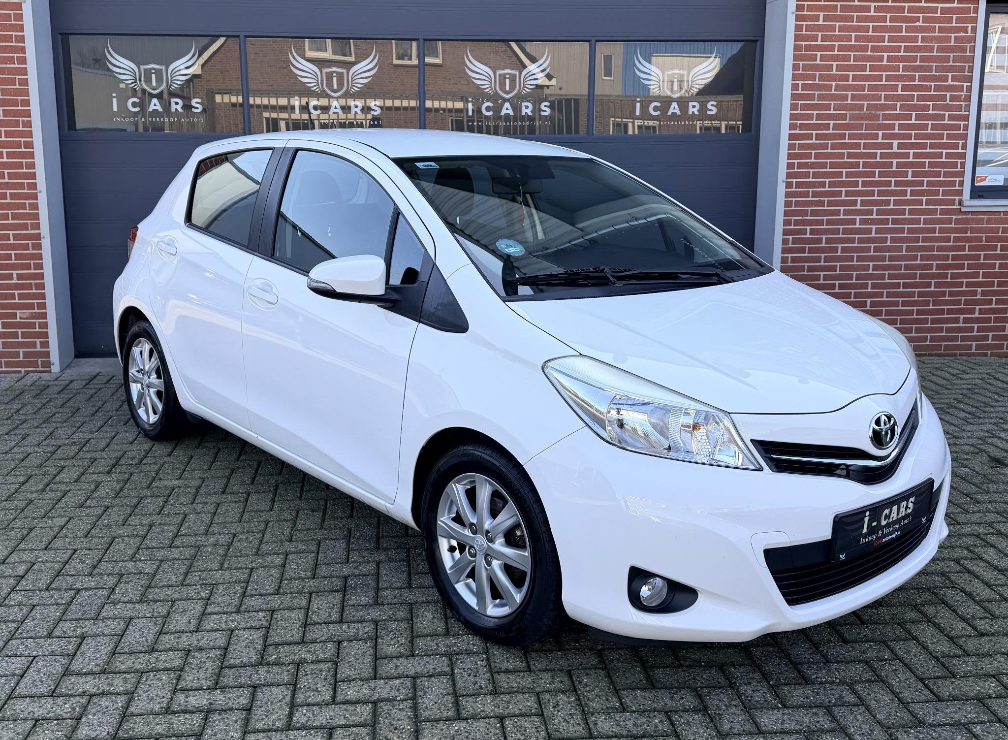 Toyota Yaris 1.3 VVT-i Cool 2e eigenaar Navi Carplay, Auto's, Voorwielaandrijving, Euro 5, Stof, Gebruikt