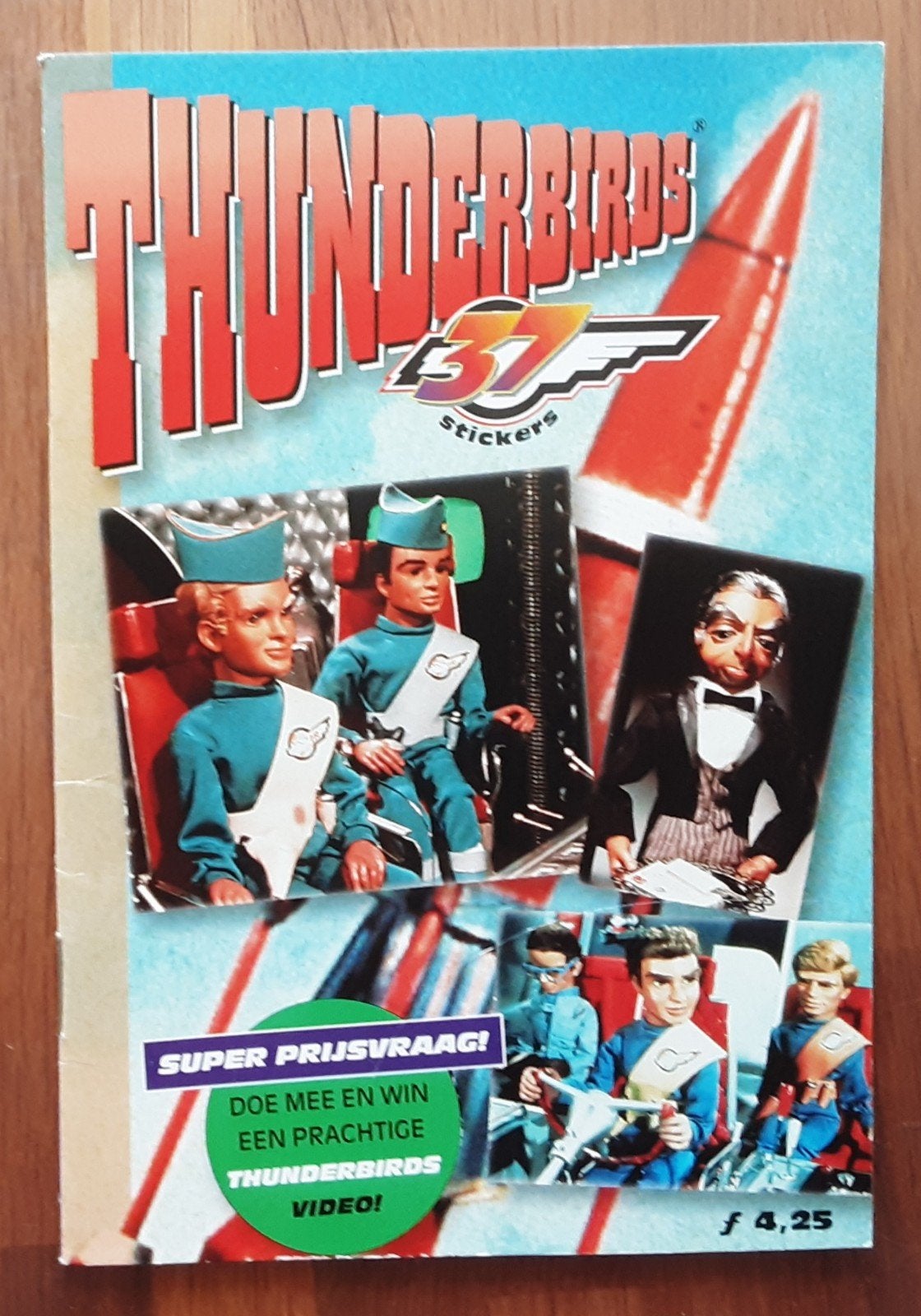 Thunderbirds Stickerboekje met 37 Stickers, Ophalen of Verzenden, Gebruikt, Film, Tv of Omroep