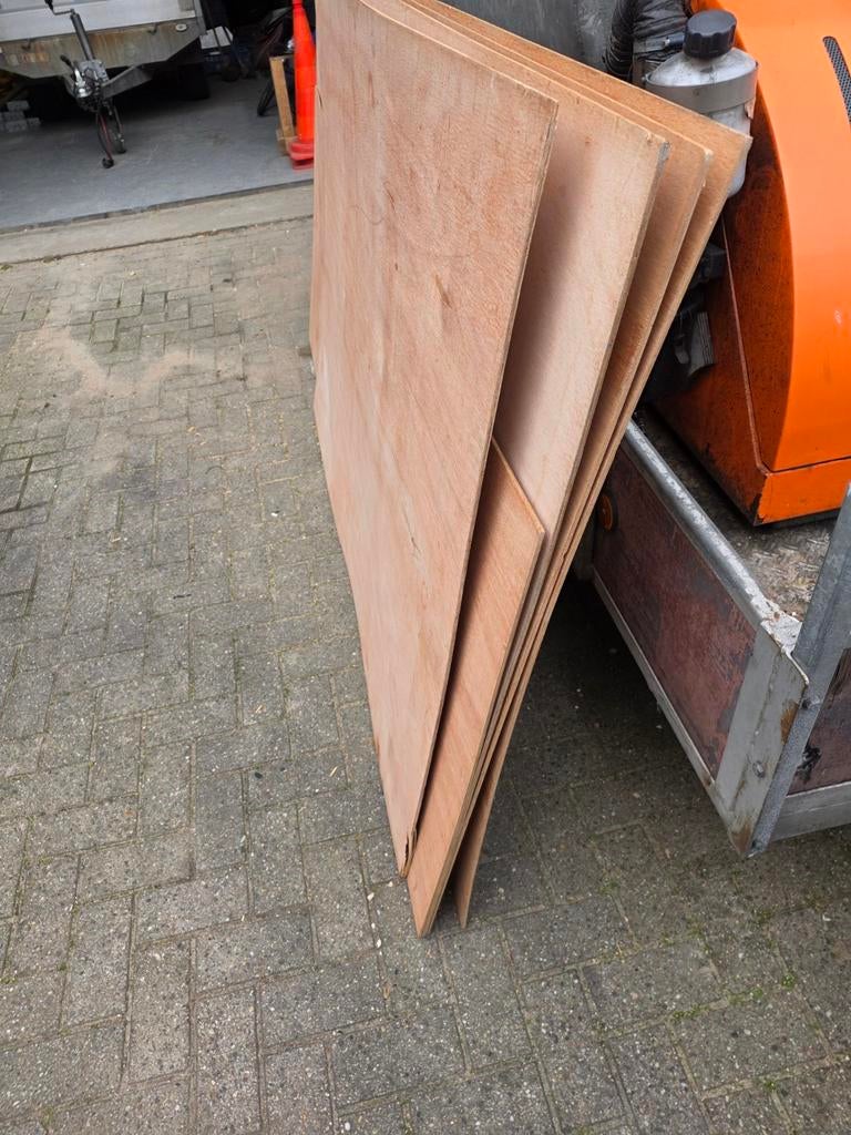 Multiplex platen 6mm - 3 hele en 2 reststukken, Ophalen
