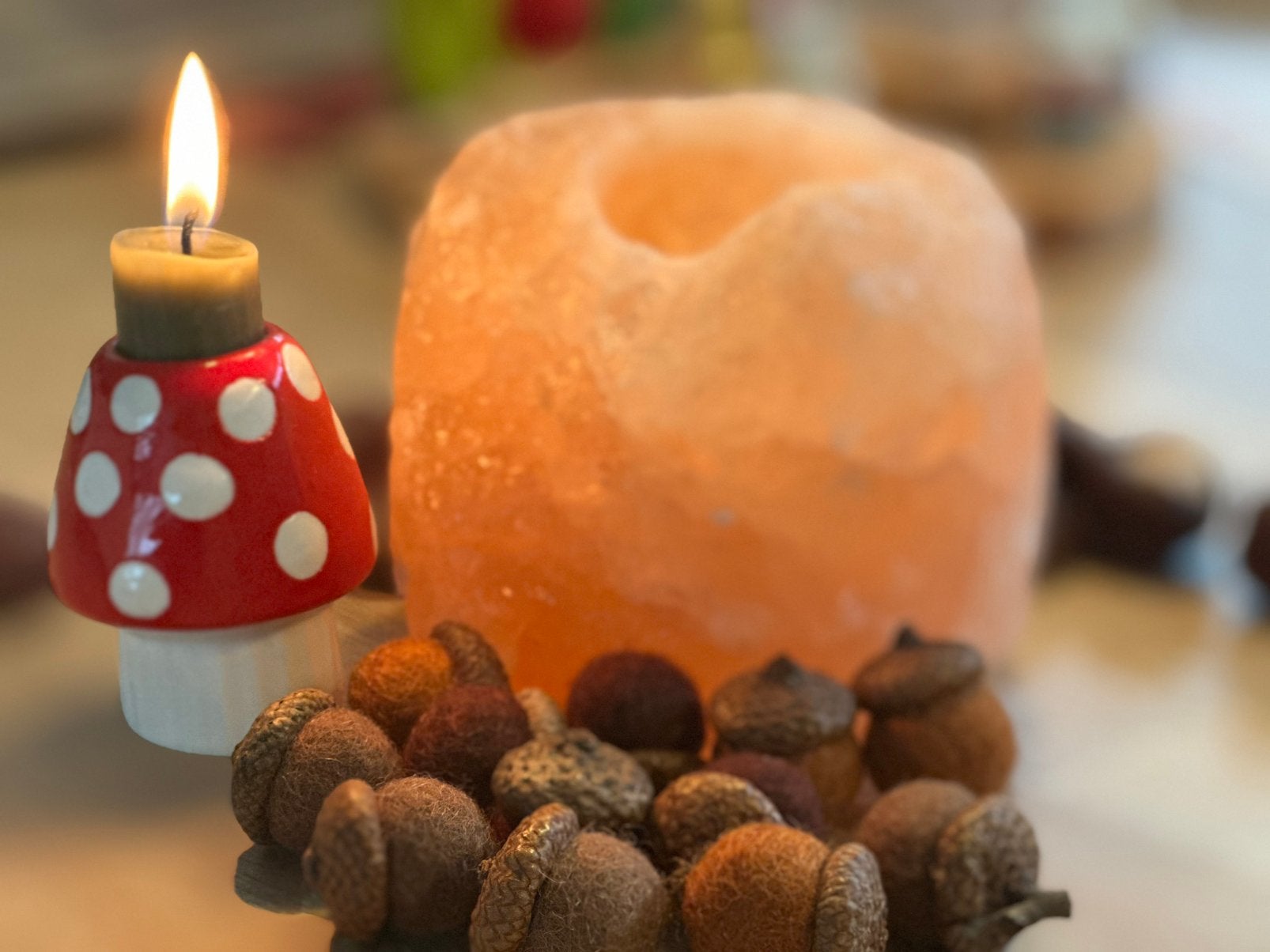 12 woleikels met echt eikelhoedje wol seizoentafel herfst, Ophalen of Verzenden, Nieuw, Figuurtje(s), Wolvilt
