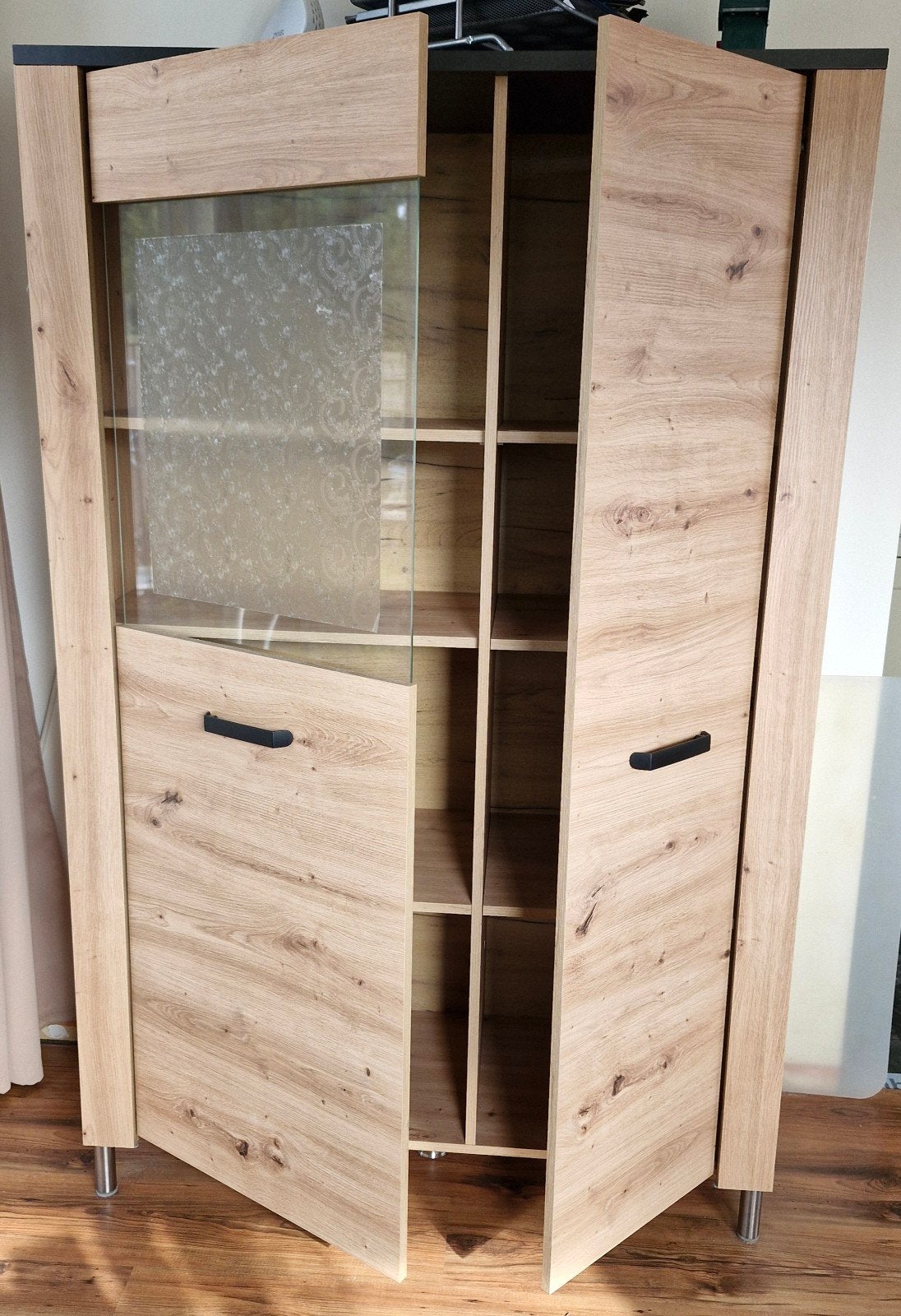 Xara Vitrinekast - Modern Hout met Glas - Zo goed als nieuw, Huis en Inrichting, Ophalen, Zo goed als nieuw