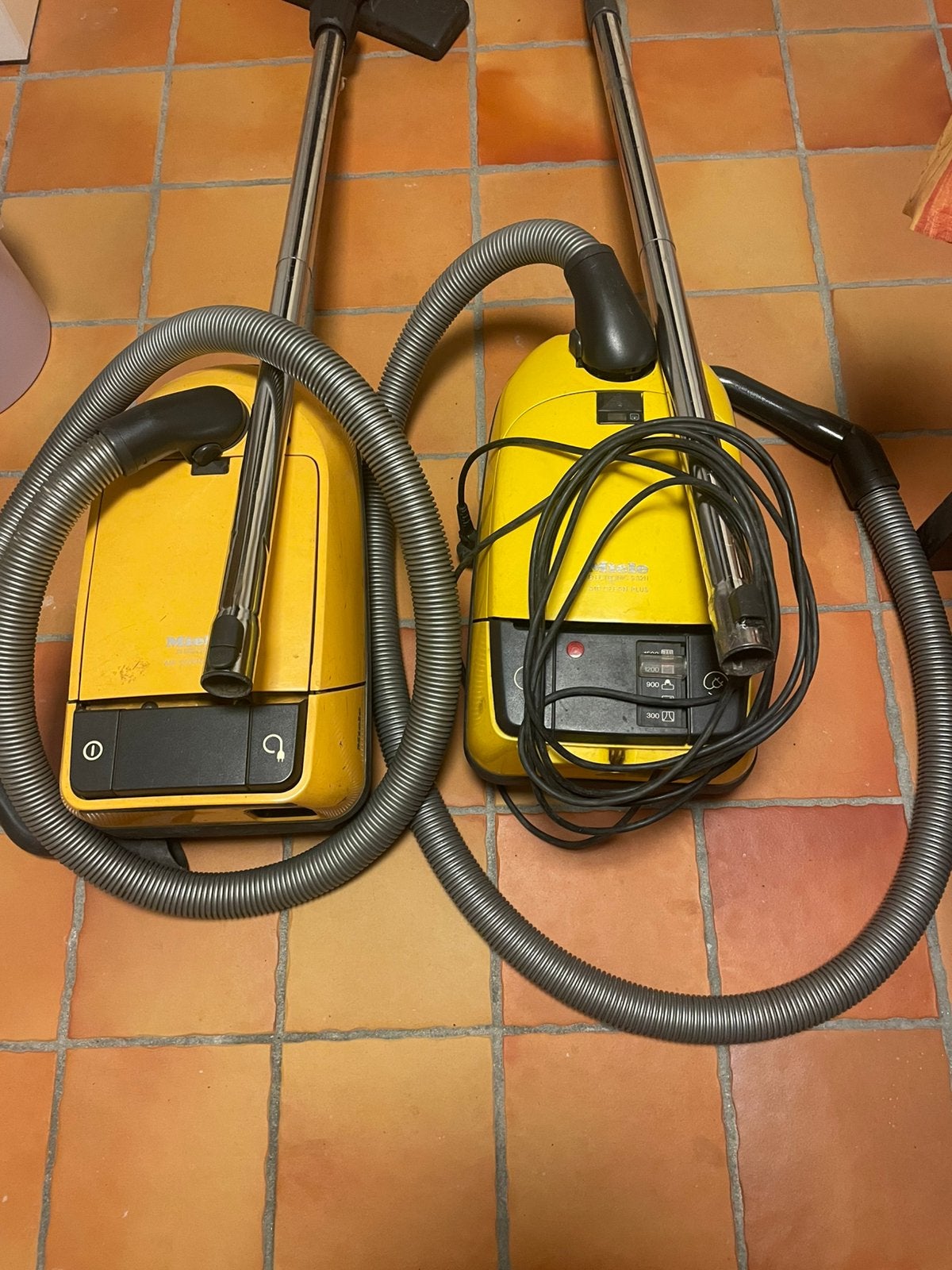 2x miele stofzuiger, Stofzak, Gebruikt, Ophalen of Verzenden, Miele