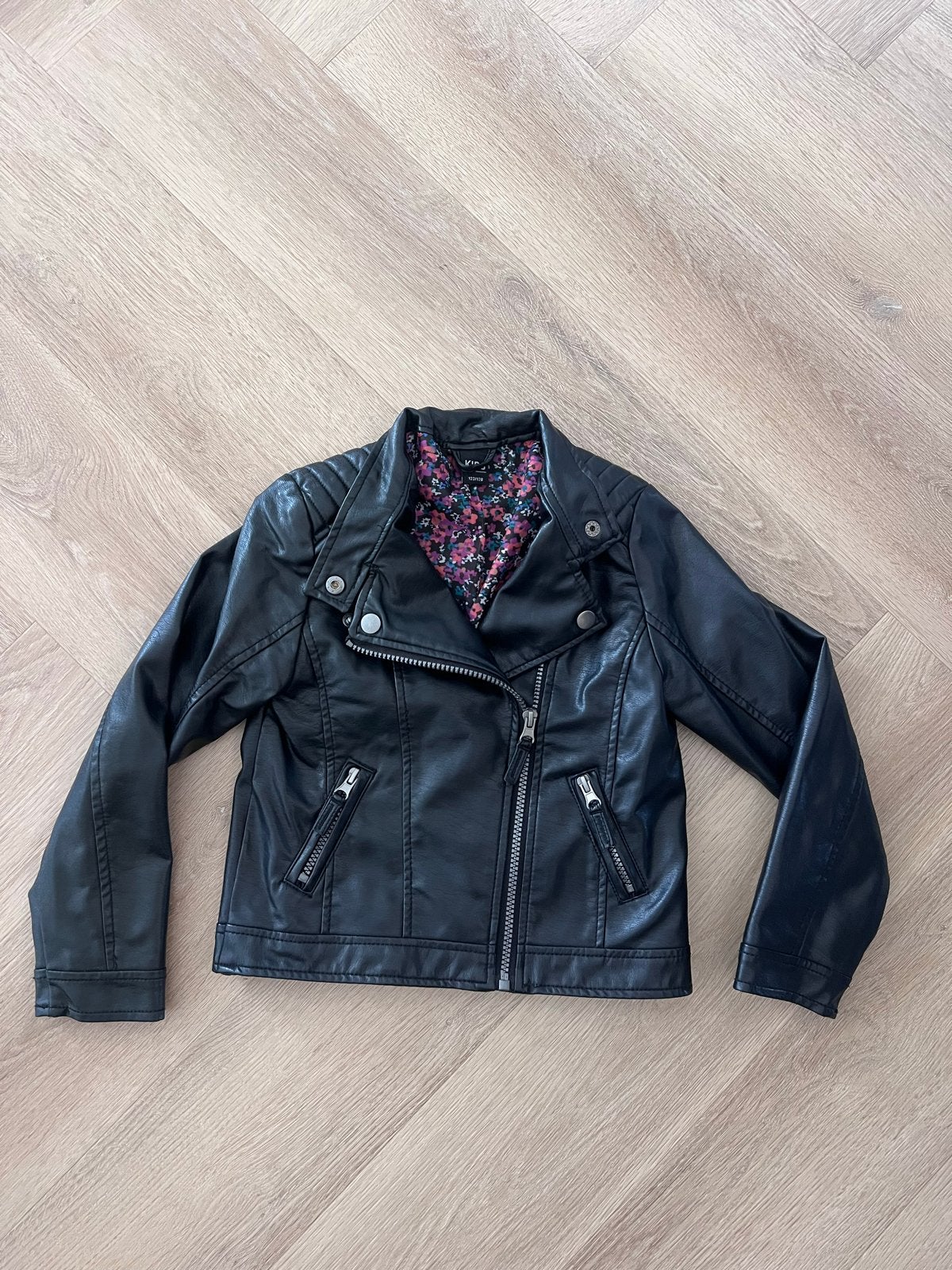 Biker jack Europe Kids maat 122/128, Ophalen of Verzenden, Zo goed als nieuw, Meisje, Jas