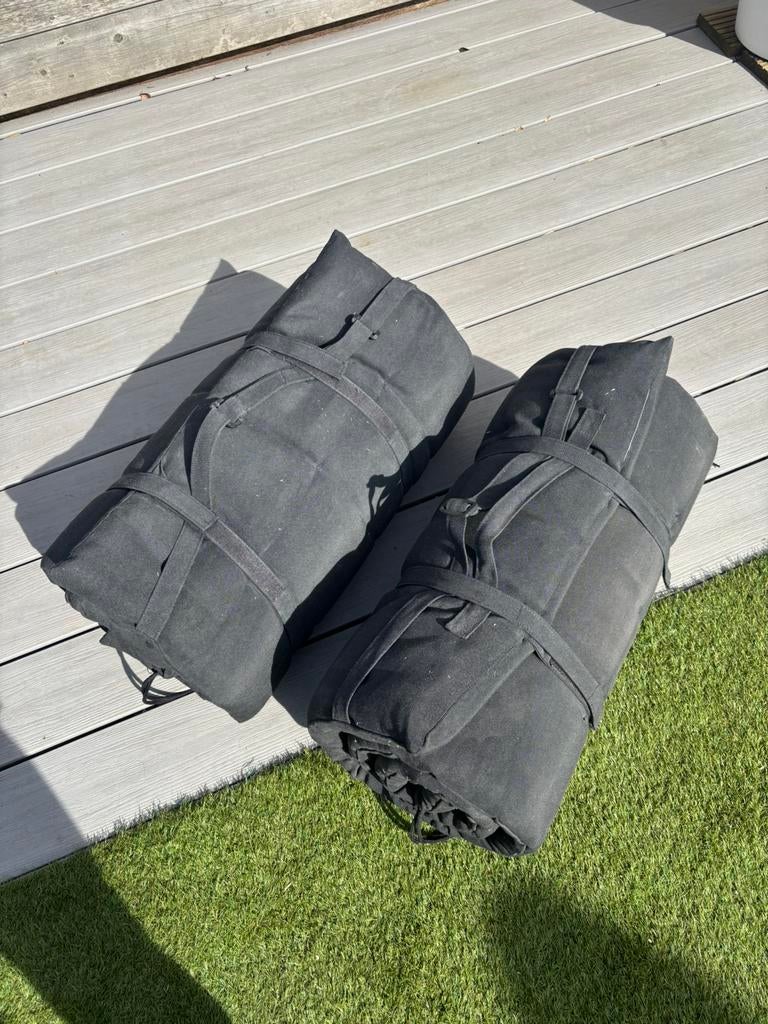 Twee mooie donkergrijze kussens ligbedden Ikea, Tuin en Terras, Ophalen, Zo goed als nieuw