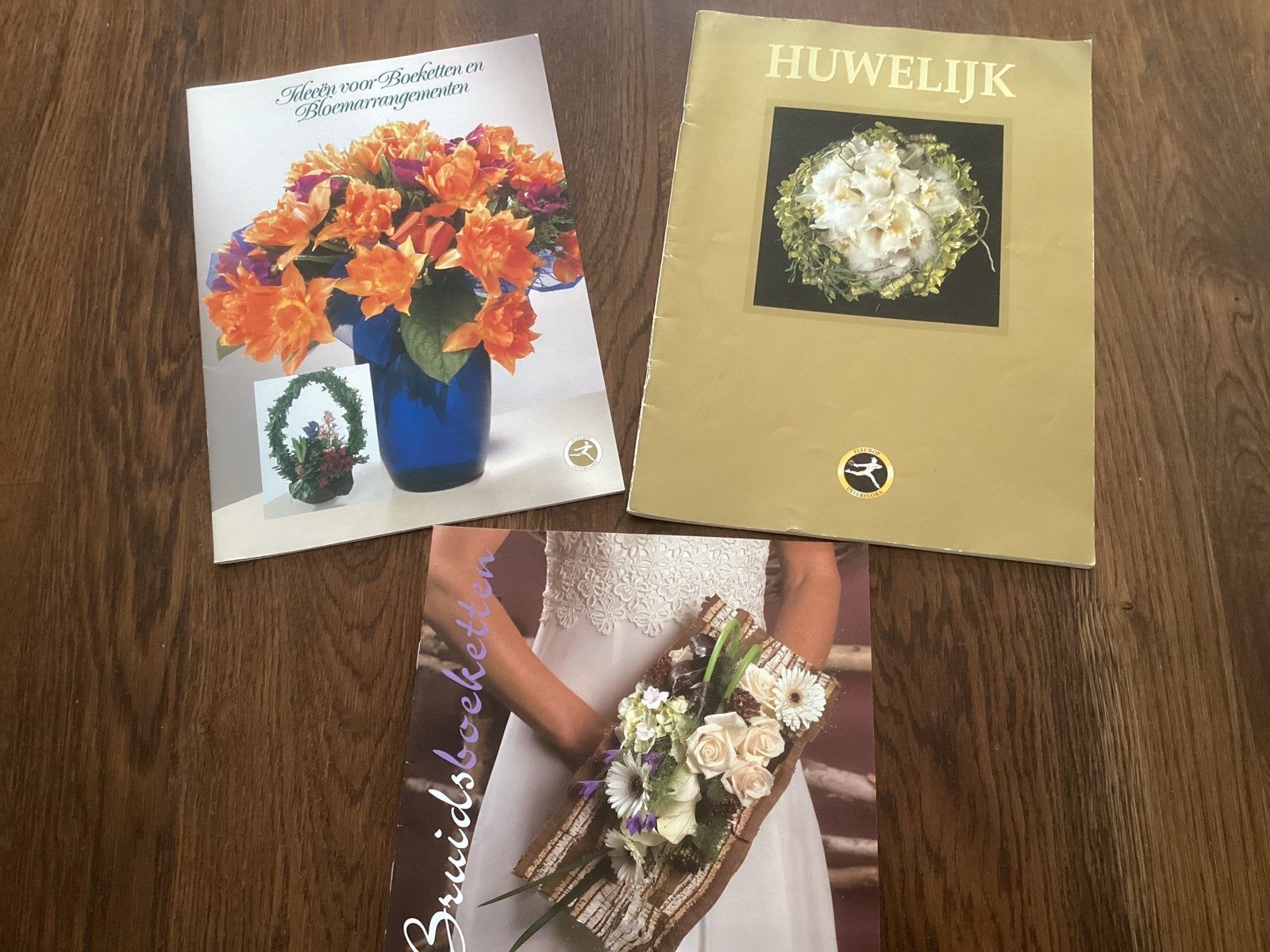 3x Bloemschikken Boeken: Bruidsboeketten & Bloemarrangemente, Ophalen of Verzenden, Gelezen, Catalogus