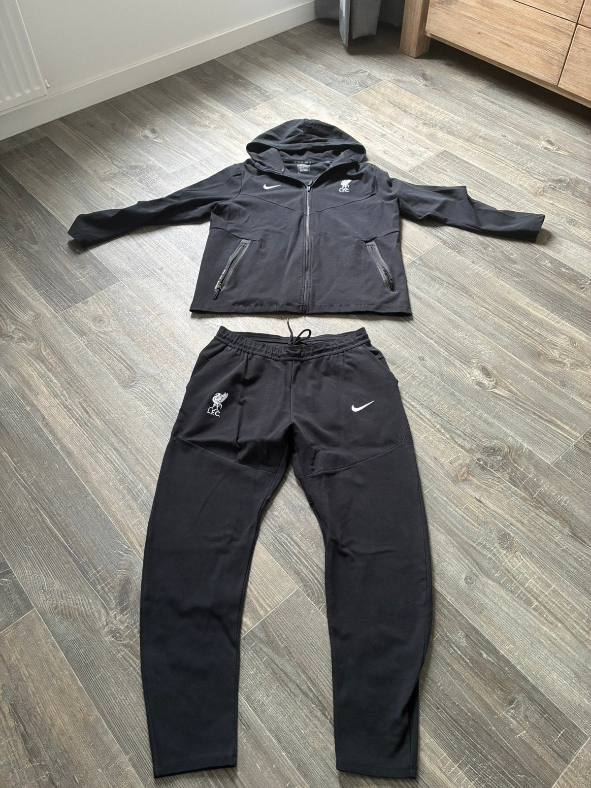 Liverpool trainingspak, Maat 56/58 (XL), Ophalen of Verzenden, Zo goed als nieuw, Voetbal