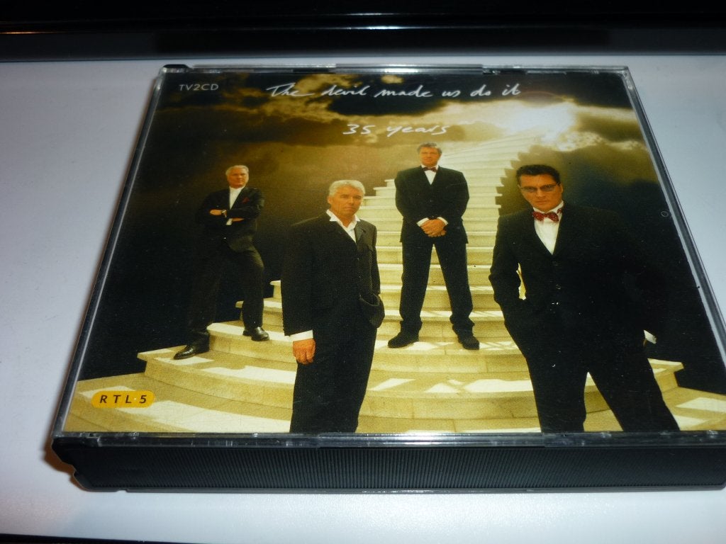 Golden Earring - The Devil Made Us Do It - 35 Years (2CD), Ophalen of Verzenden, Zo goed als nieuw, Inclusief doosje, Classic Rock