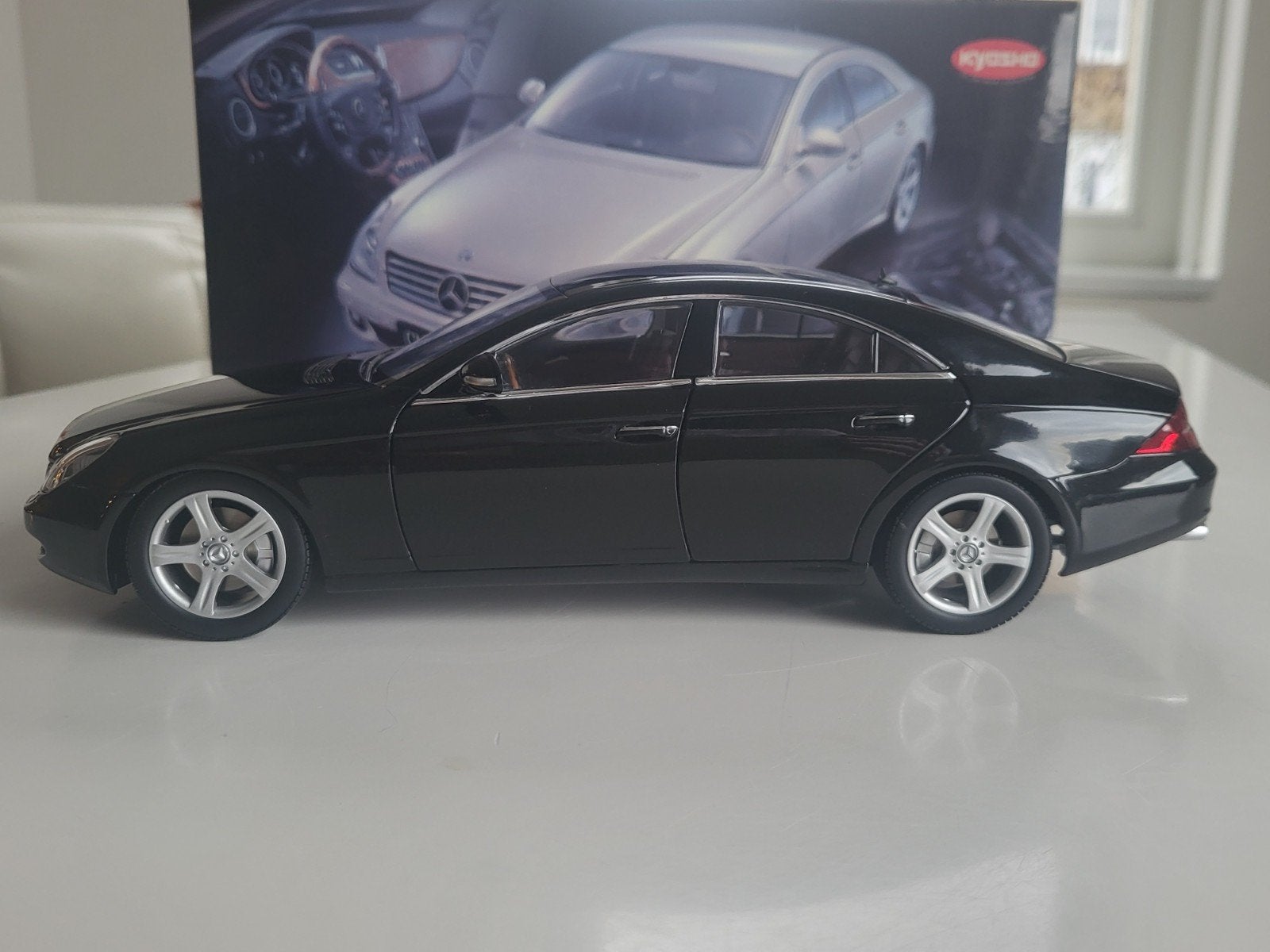 1:18 Kyosho Mercedes CLS (C219), Hobby en Vrije tijd, Kyosho, Exoto, Ophalen of Verzenden, Zo goed als nieuw