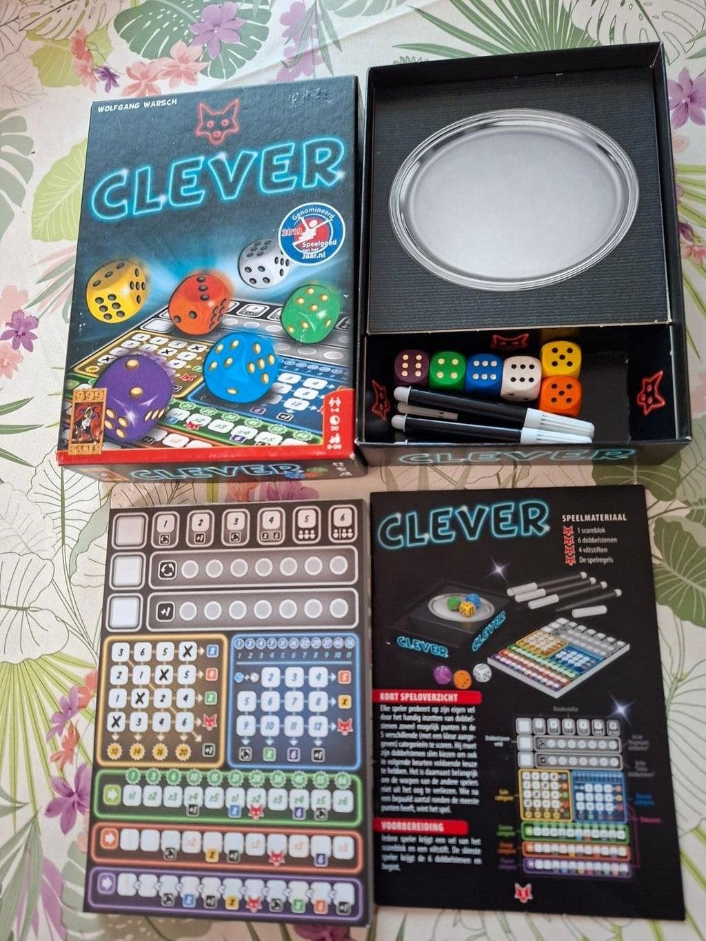 Spel Clever  999 games als nieuw, Hobby en Vrije tijd, Gezelschapsspellen | Bordspellen, Ophalen of Verzenden, Zo goed als nieuw