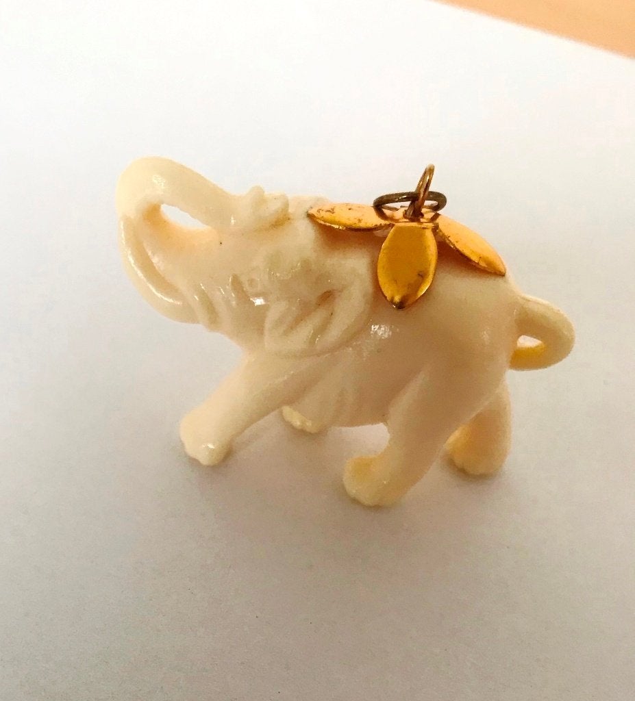 Prachtige Vintage jaren 60 celluloid olifant hanger verguld, Verzenden, Zo goed als nieuw, Goud, Overige materialen