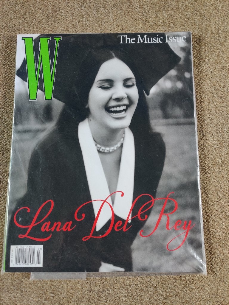 W MAGAZINE: LANA DEL REY “THE MUSIC ISSUE”. VOL. 3 (2022), Verzenden, Zo goed als nieuw, Boek, Tijdschrift of Artikel