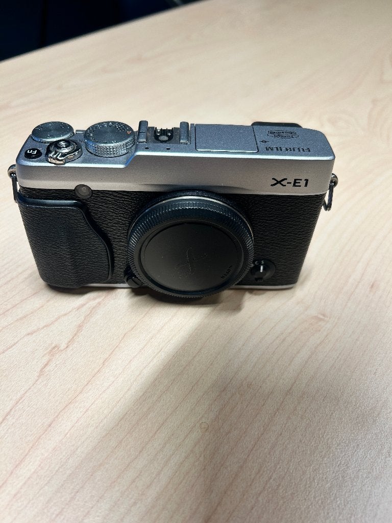 Fujifilm X-E1 / Meike lens / 32GB SD-kaart / Camerahoes, Overige typen, Ophalen of Verzenden, Zo goed als nieuw, Fujifilm