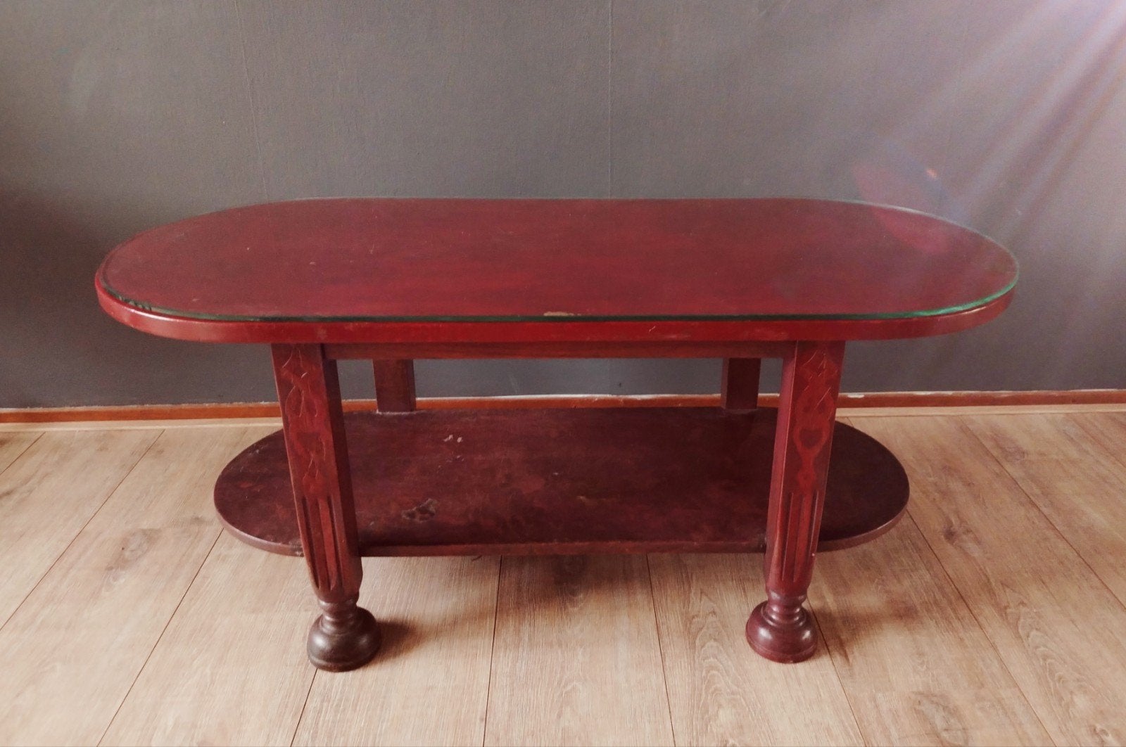 Vintage Salontafel met Glasplaat - Roodbruin Hout, Antiek en Kunst, Antiek | Meubels | Tafels, Ophalen