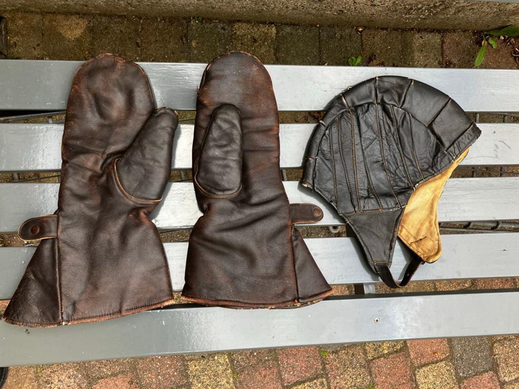 Oude Solex leren handschoenen en helm, Fietsen en Brommers, Brommers | Toebehoren, Ophalen of Verzenden, Zo goed als nieuw, Handschoenen