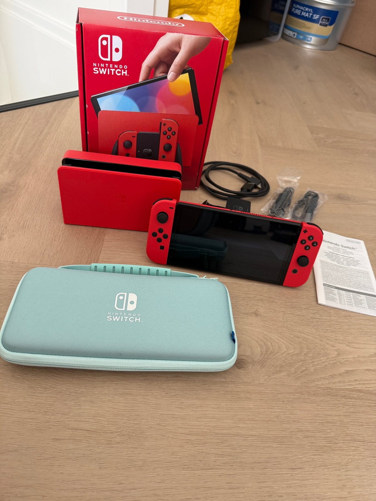 Nintendo Switch Mario Special Edition + hoesje + doos, Spelcomputers en Games, Spelcomputers | Nintendo Switch, Zo goed als nieuw