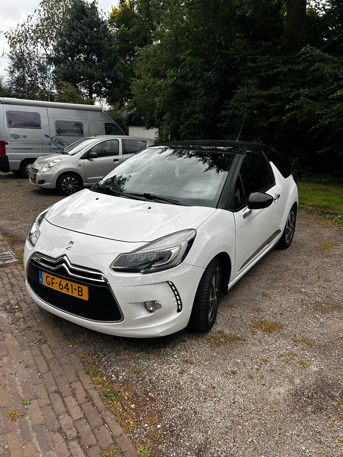 Citroën DS3 1.6 Hdif 73KW 2015 Wit, Auto's, Voorwielaandrijving, 4 cilinders, Start-stop-systeem, Wit