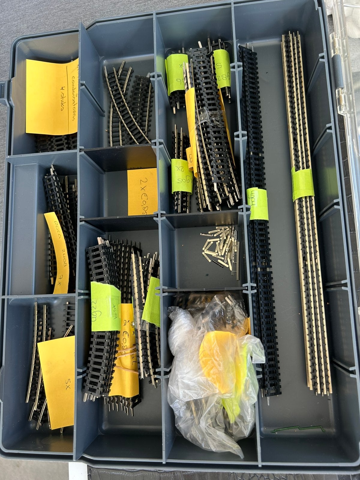 Koffer Minitrix 70stuks rails N spoor, Gelijkstroom, Trix, Rails, Ophalen of Verzenden