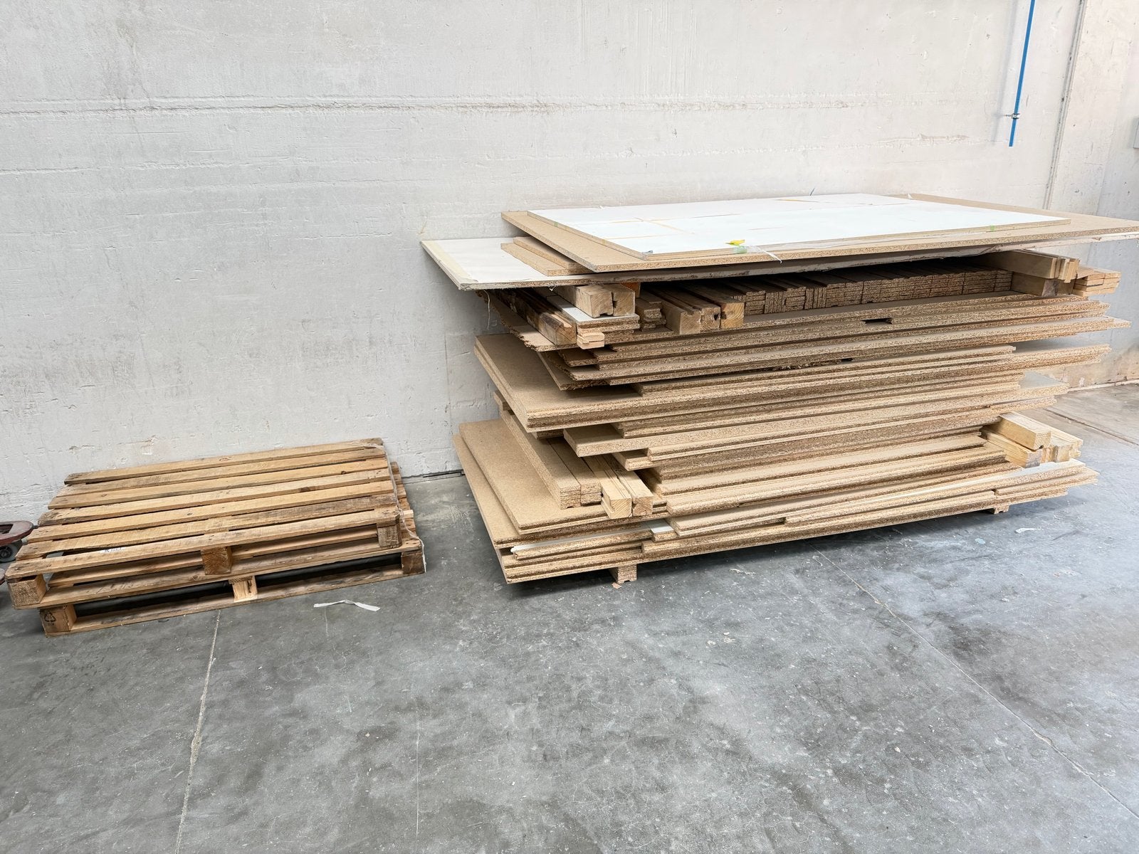 Partij hout en pallets - gratis af te halen, Ophalen, Overige typen, Zo goed als nieuw, 200 tot 250 cm