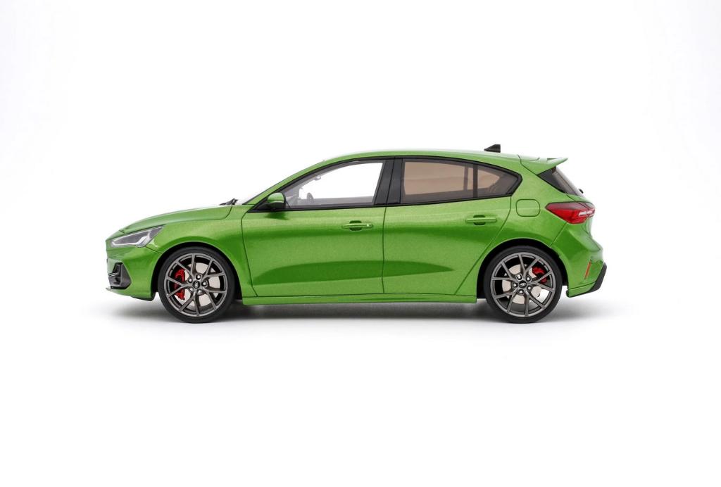 FORD FOCUS MK5 ST PHASE 2 GROEN 2022 1/18 OTTO MOBILE OT450