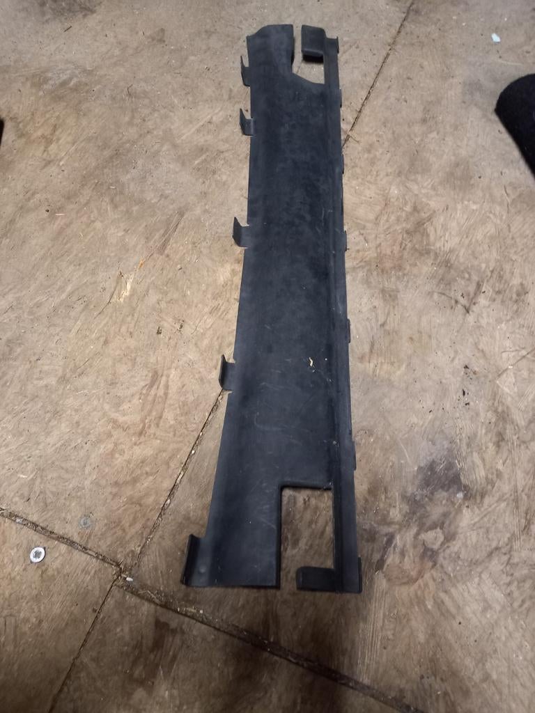 Afdekking slang ruitensproeiers motorkap VW Golf 2 GTI, Auto-onderdelen, Ophalen of Verzenden, Gebruikt, Volkswagen