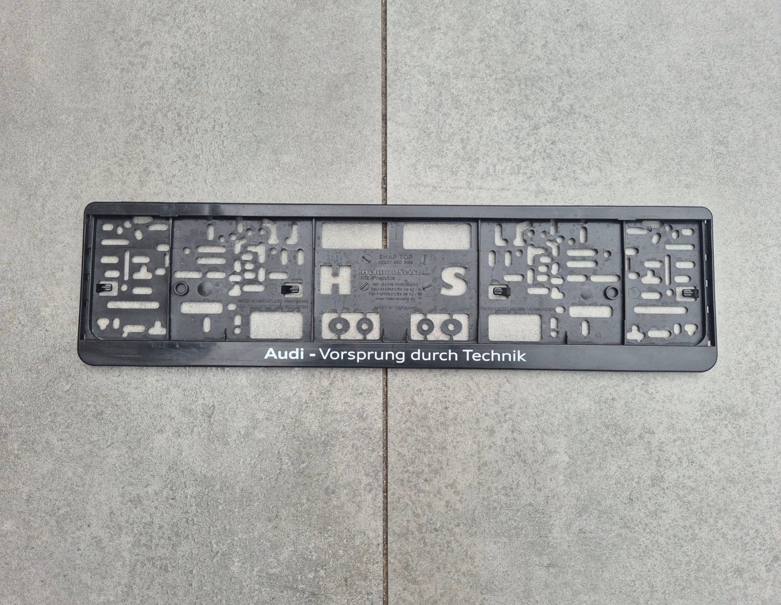 UNIEK! Audi Vorsprung Durch Technik Kentekenplaathouder, Auto diversen, Ophalen of Verzenden, Zo goed als nieuw